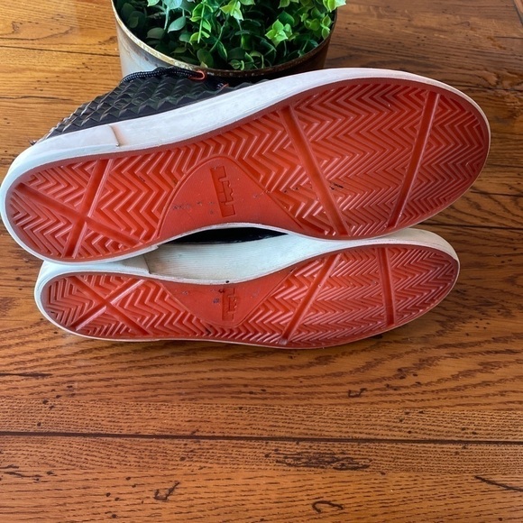 Nike LeBron XII 12 NSW Black Challenge Red Men Shoes Size 8/5 US 716417-001. - Picture 8 of 9